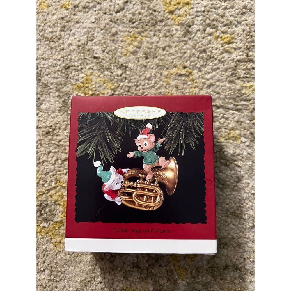 Hallmark A Little Song And Dance Ornament 1996